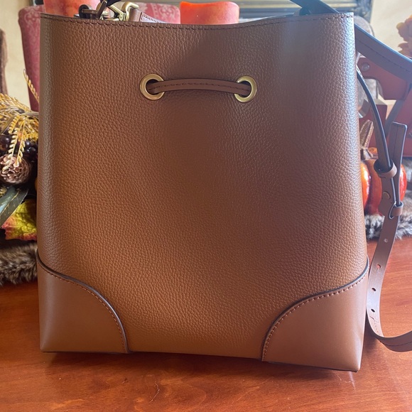 🤎”MICHAEL KORS MERCER BUCKET STYLE PURSE”🤎 - Picture 3 of 8